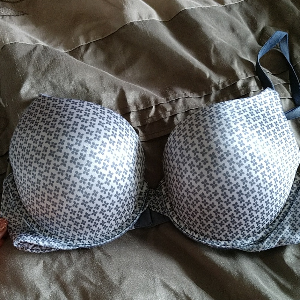 Victoria secret t-shirt bra